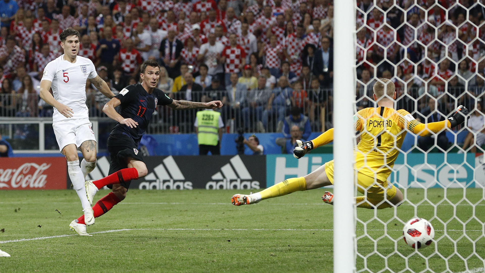 Mario Mandzukic marcó el segundo gol de Croacia ante Inglaterra (REUTERS)