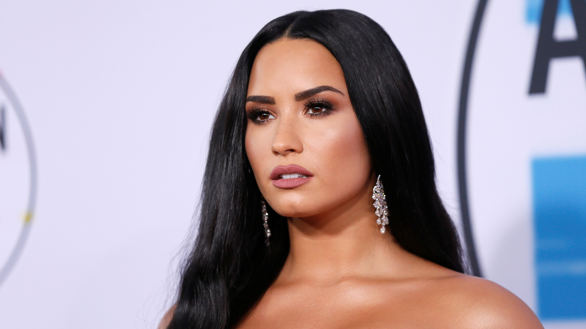 Demi Lovato se recupera de la sobredosis con el apoyo de su ex novio Wilmer Valderrama