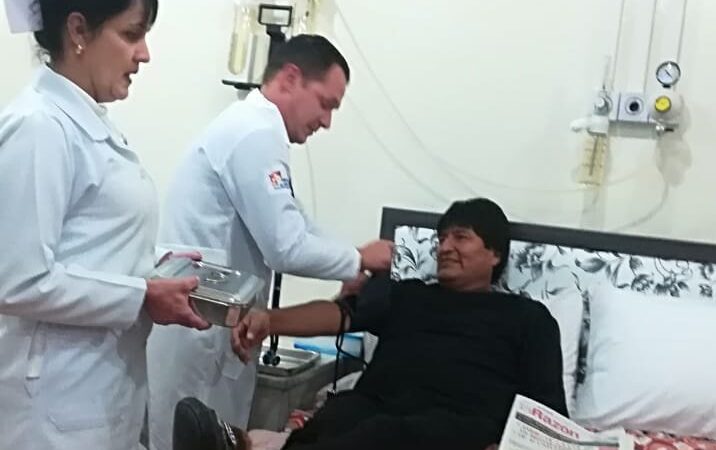 Retiran “sin riesgo” un tumor al presidente Evo Morales