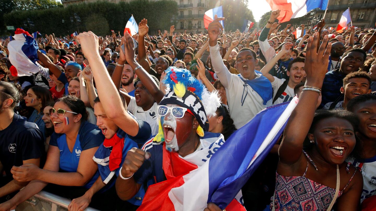 Critican a los franceses por sus festejos envidia |