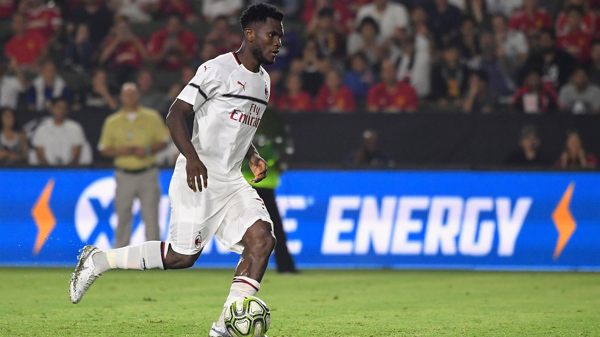 El marfileño Kessie tiró el último penal de la serie entre Milan y Manchester United (John McCoy/Getty Images/AFP)