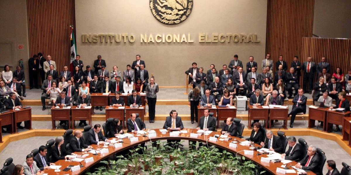 Mexicanos bloquean las calles por no poder votar ante la falta de boletas electorales