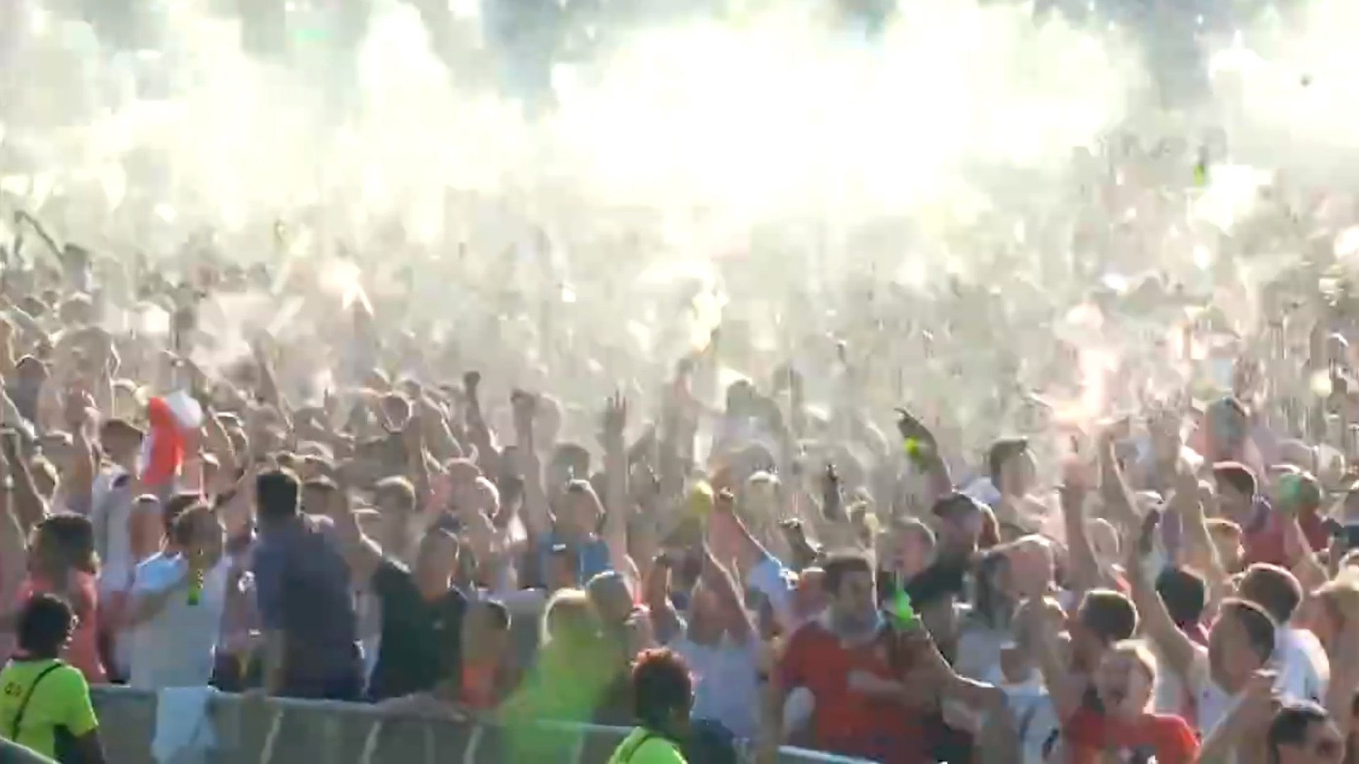 Viral: impresionante lluvia de cerveza en Hyde Park con el gol de Inglaterra