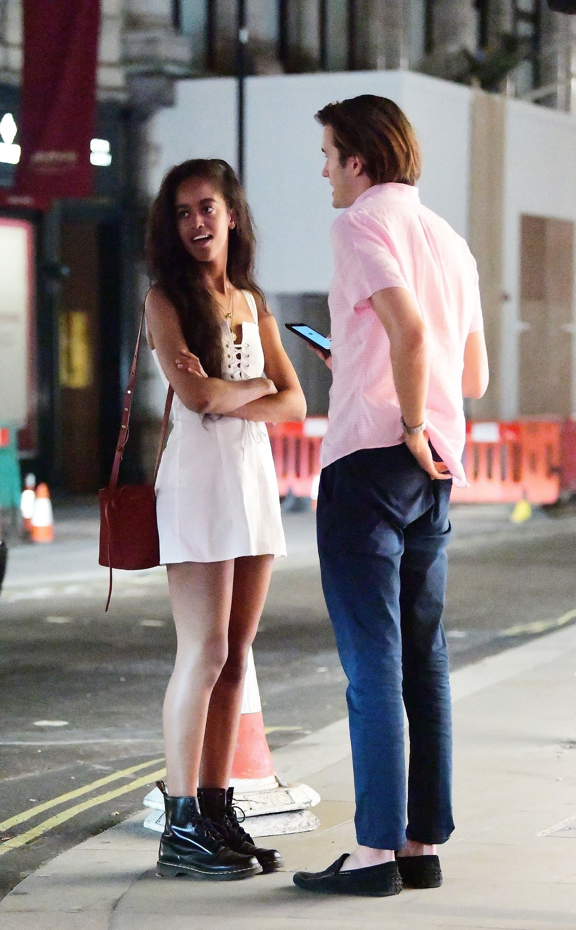 Malia Obama y Rory Farquharson por las calles de Londres (Grosby)