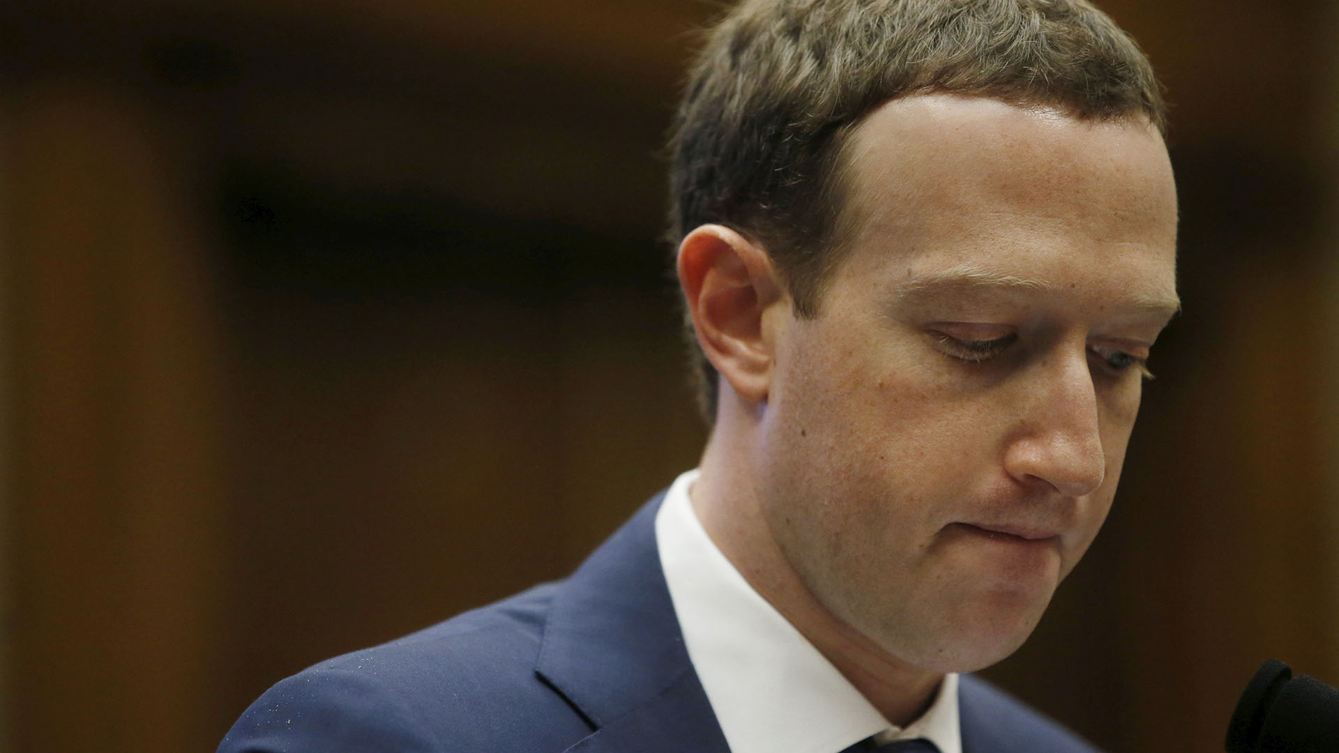 Mark Zuckerberg, su compañía y su director financiero, David Wehner, fueron acusados de haber hecho afirmaciones falsas o engañosas. (Reuters)