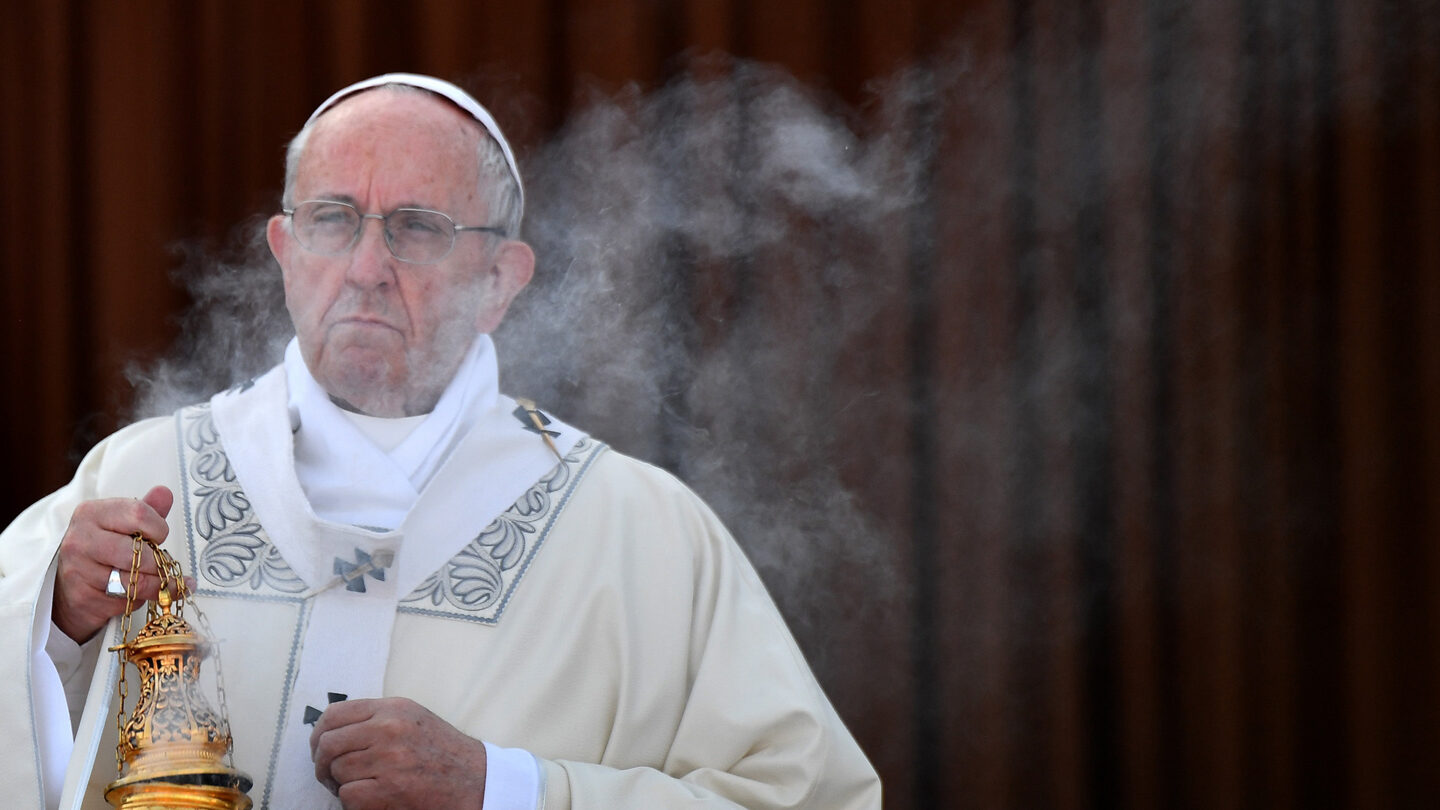 El papa Francisco pidió que no se desperdicien las sobras de comida Se vuelve a hacer o se da a quien lo necesite |