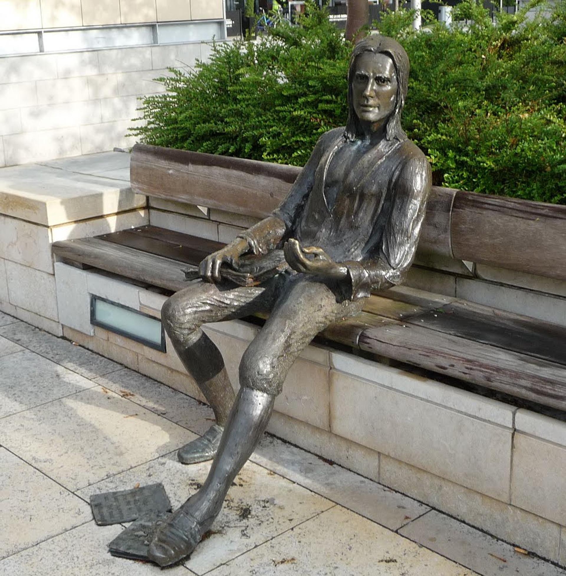 Estatua “Thomas Chatterton, el joven poeta y Bristolian”, en Bristol, Reino Unido