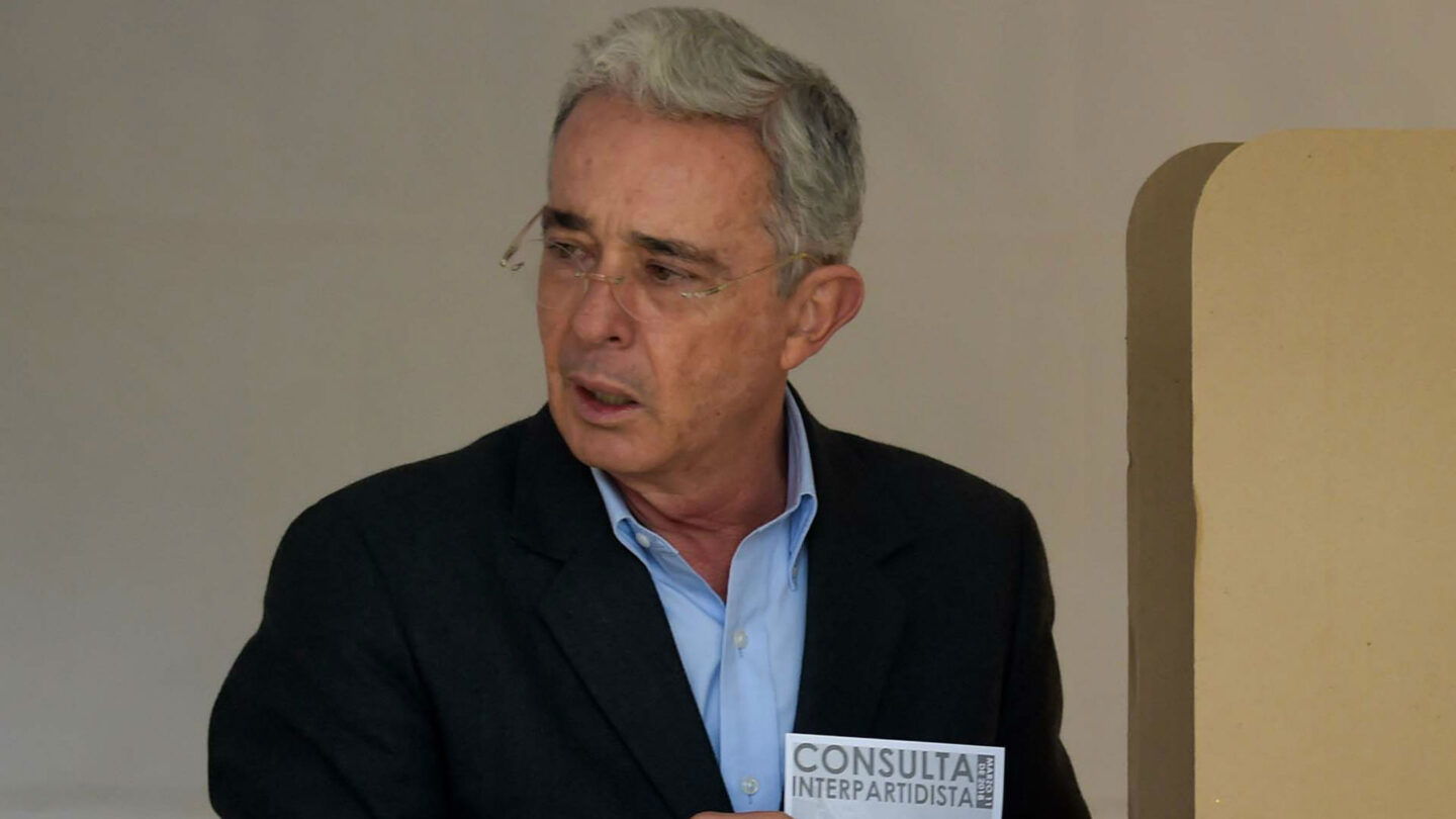 Álvaro Uribe renunciará a su banca en el Senado de Colombia por una investigación judicial en su contra |