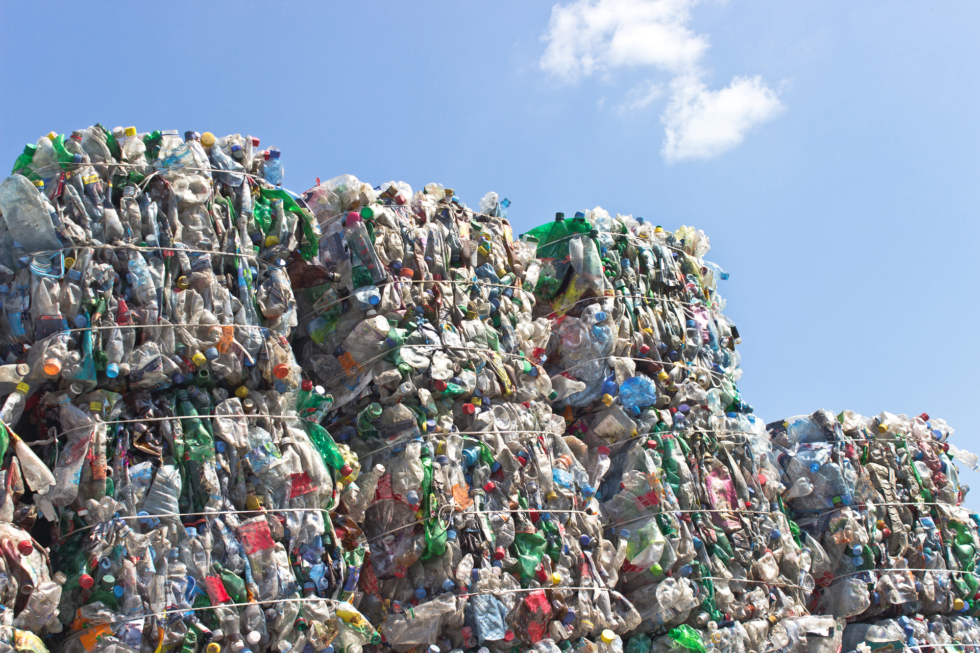 El resultado de esta investigación ayudaría a eliminar el alto contaminante de los envases actuales (iStock)