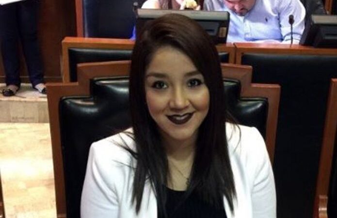 Diputada tiene en nómina a hermano ganando 39 mil pesos mensuales