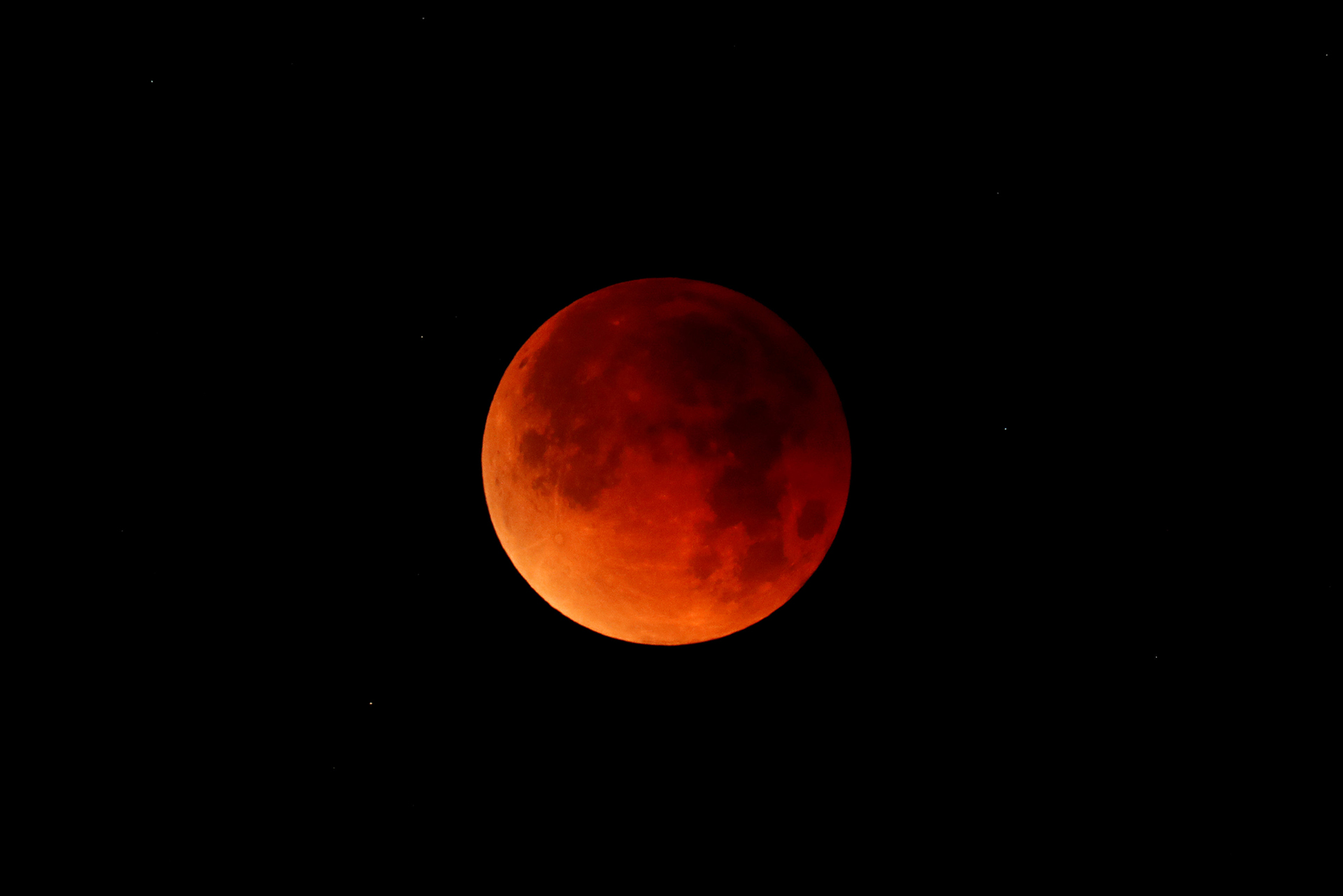 Así se vio la Luna durante el eclipse del 31 de enero de 2018 (Reuters)