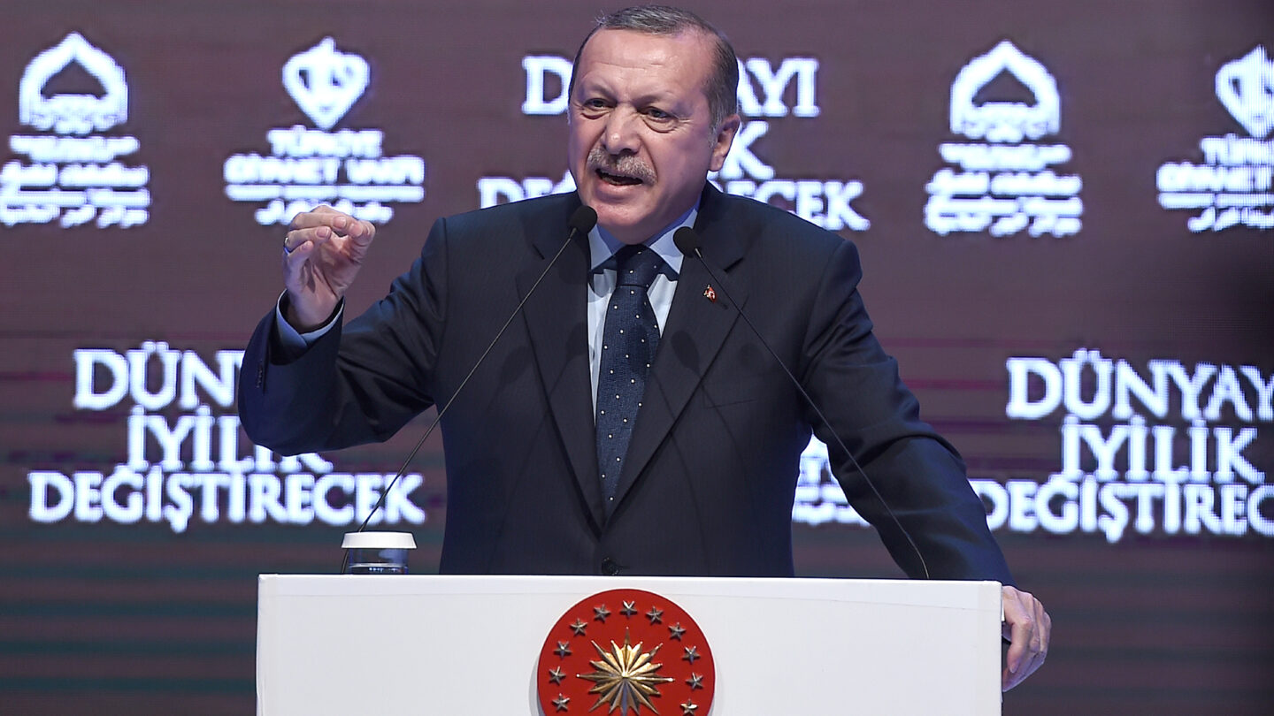 El régimen de Turquía advirtió que no dará un paso atrás pese a las presiones de EEUU por la liberación del pastor norteamericano |