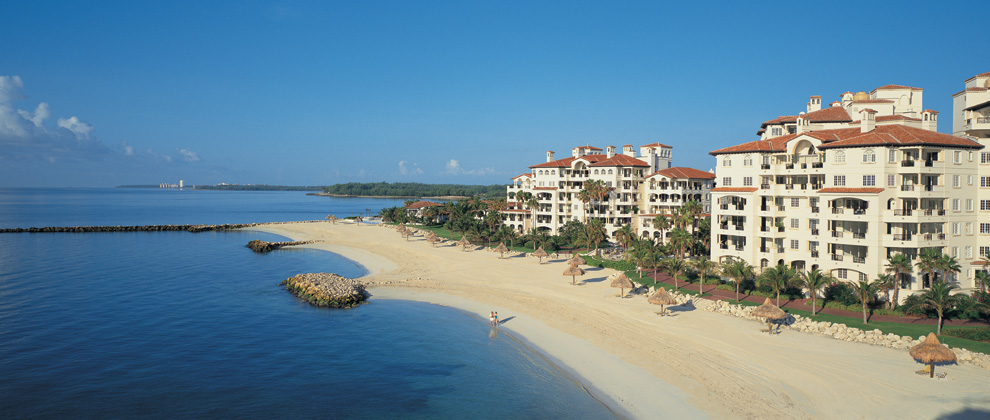 Los investigadores federales registraron el penthouse de Gignac en Fisher Island, un vecindario de lujo en Miami Beach.