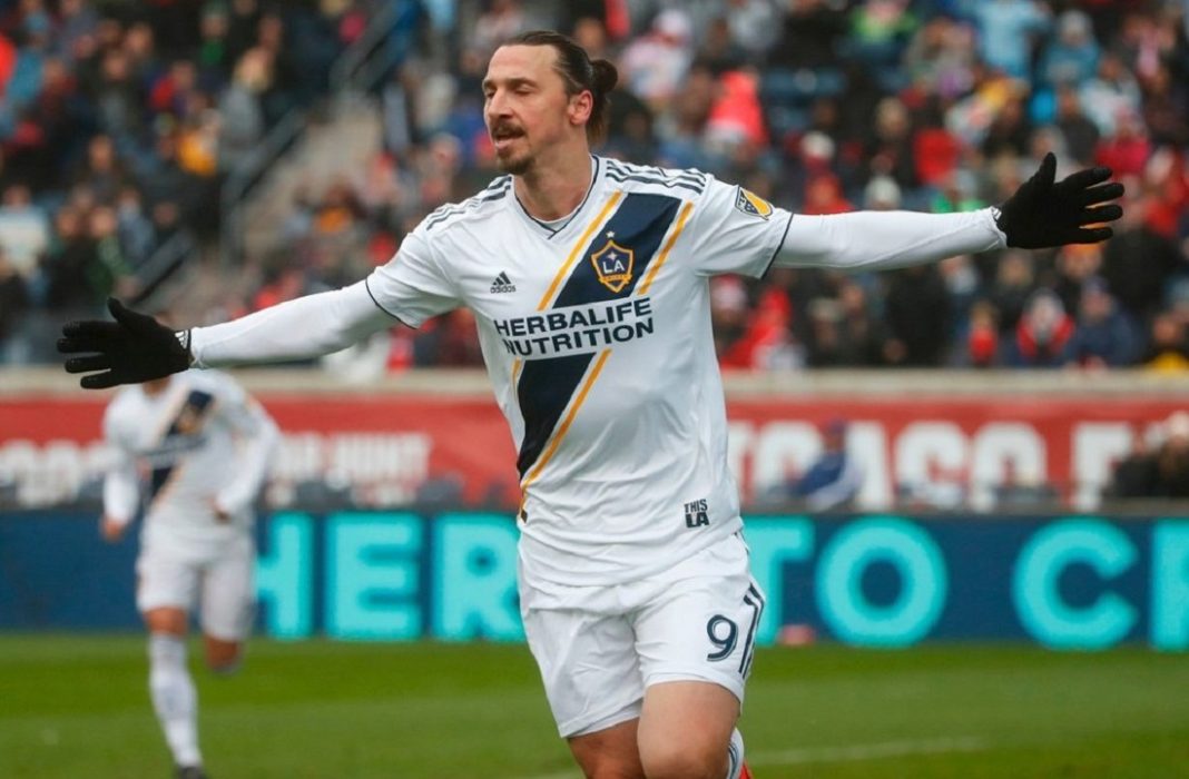 Zlatan Ibrahimović opaca a los Dos Santos en el Galaxy de la MLS