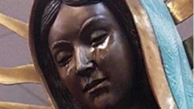 Una estatua de la Virgen María "lloró" aceite de oliva