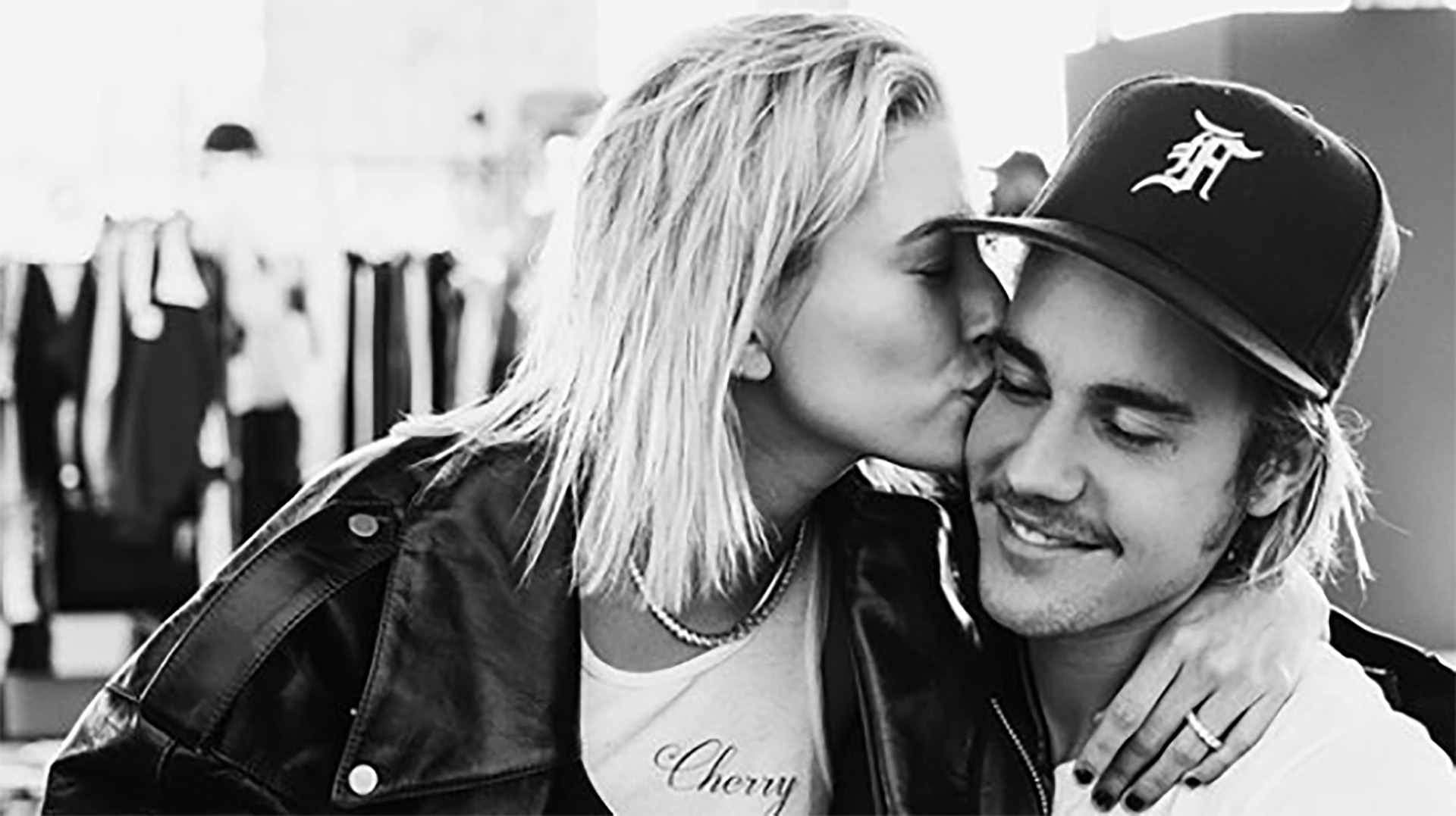 Justin Bieber y Hailey Baldwin se comprometieron en las Bahamas tras dos meses de noviazgo