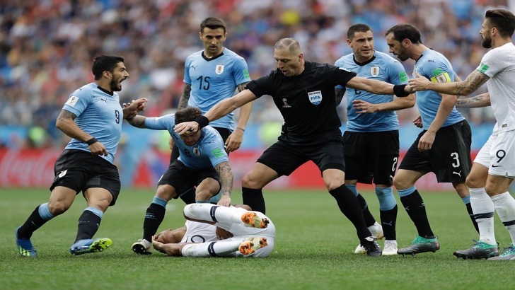 Esta simulación de Mbappé generó una “batalla” entre uruguayos y franceses. Pogba pudo ser expulsado