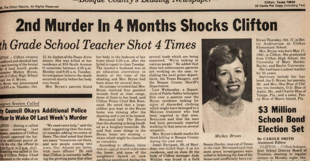 La noticia en el periódico local cuando la profesora de cuarto grado Mickey Bryan apareció asesinada en su casa la noche del 15 de octubre de 1985