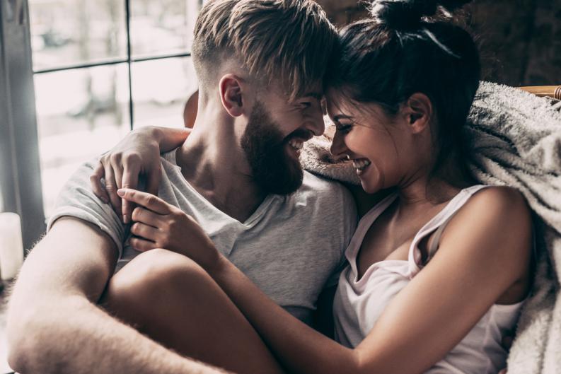 6 gestos que muestran que un hombre está enamorado