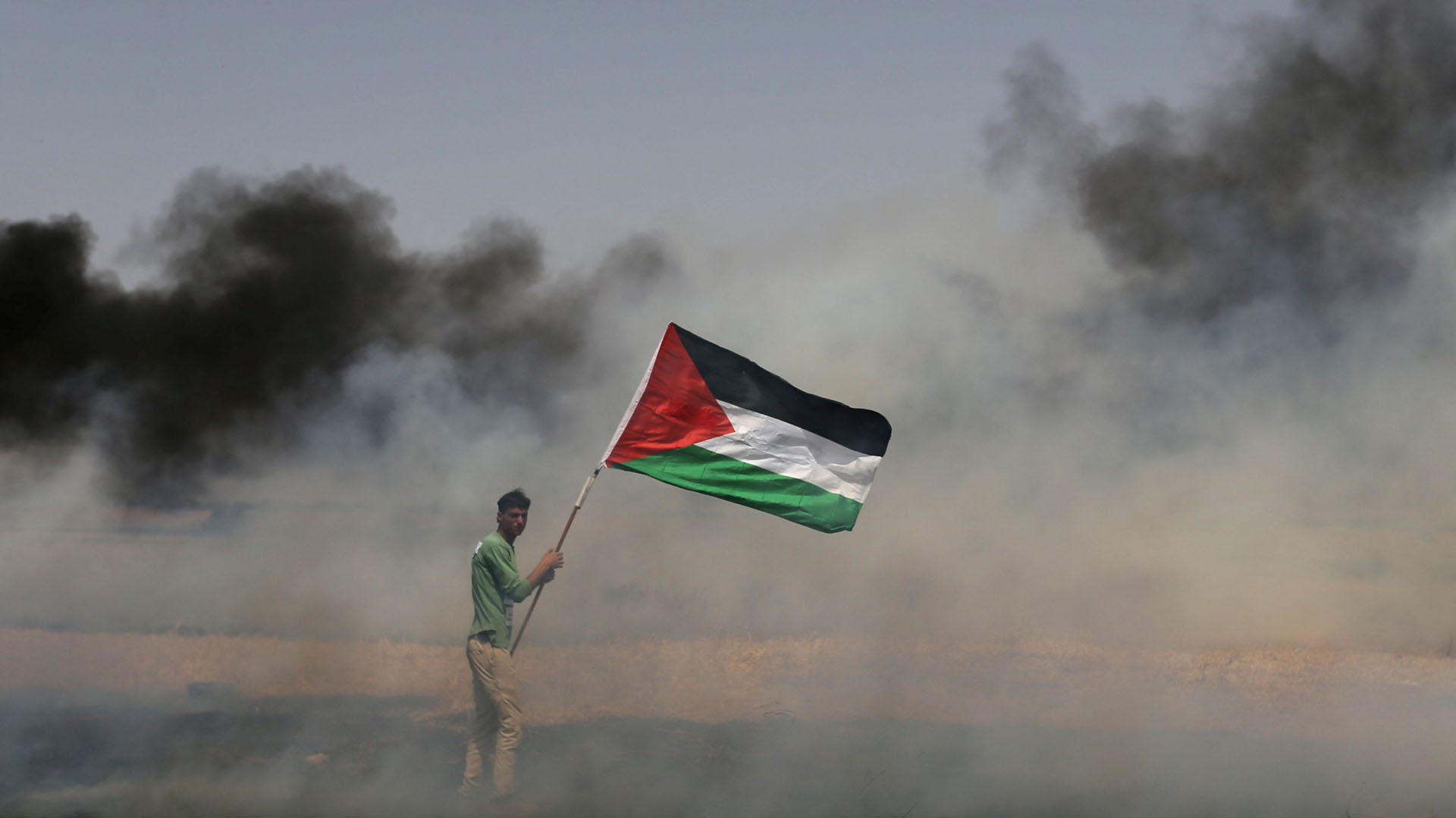 Manifestante palestino en Gaza (REUTERS /Ibraheem Abu Mustafa/ Imagen de archivo)