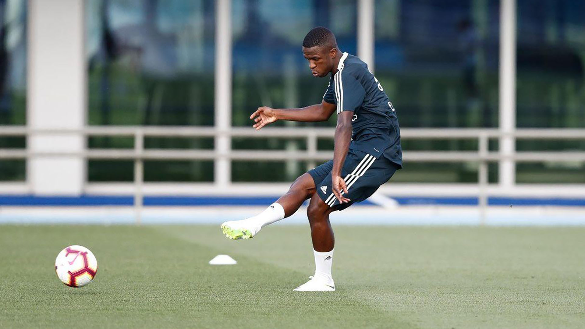 Vinicius junior en su primera práctica en el Real Madrid