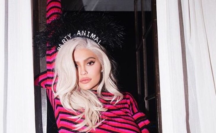 Kylie Jenner cumplió 21 años y para celebrar decidió clonarse. Ahora hay cuatro mujeres idénticas a ella