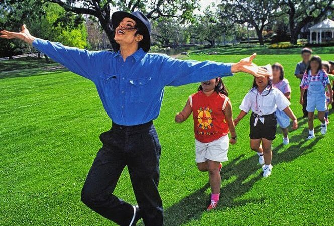 5 Libros SEXUALES de Michael Jackson que tenia ocultos