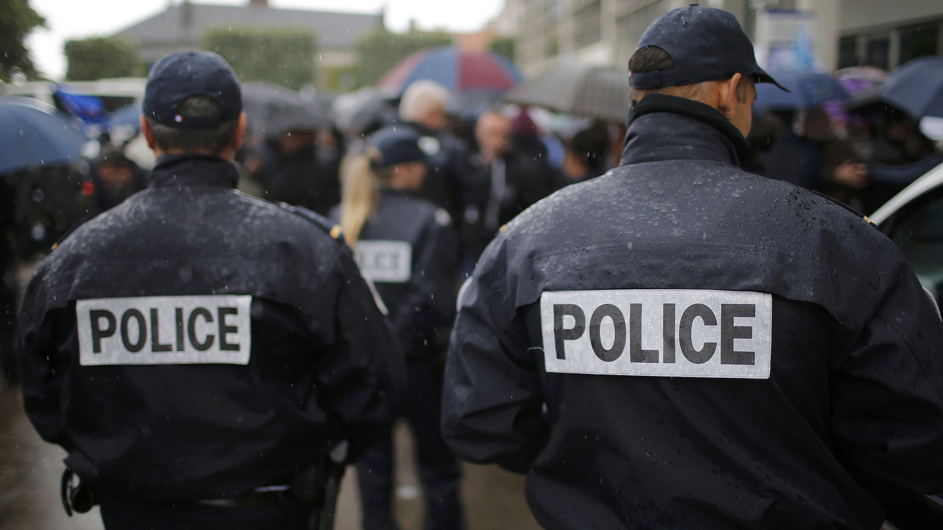 Al menos un muerto en un ataque con cuchillo en una ciudad cerca de París