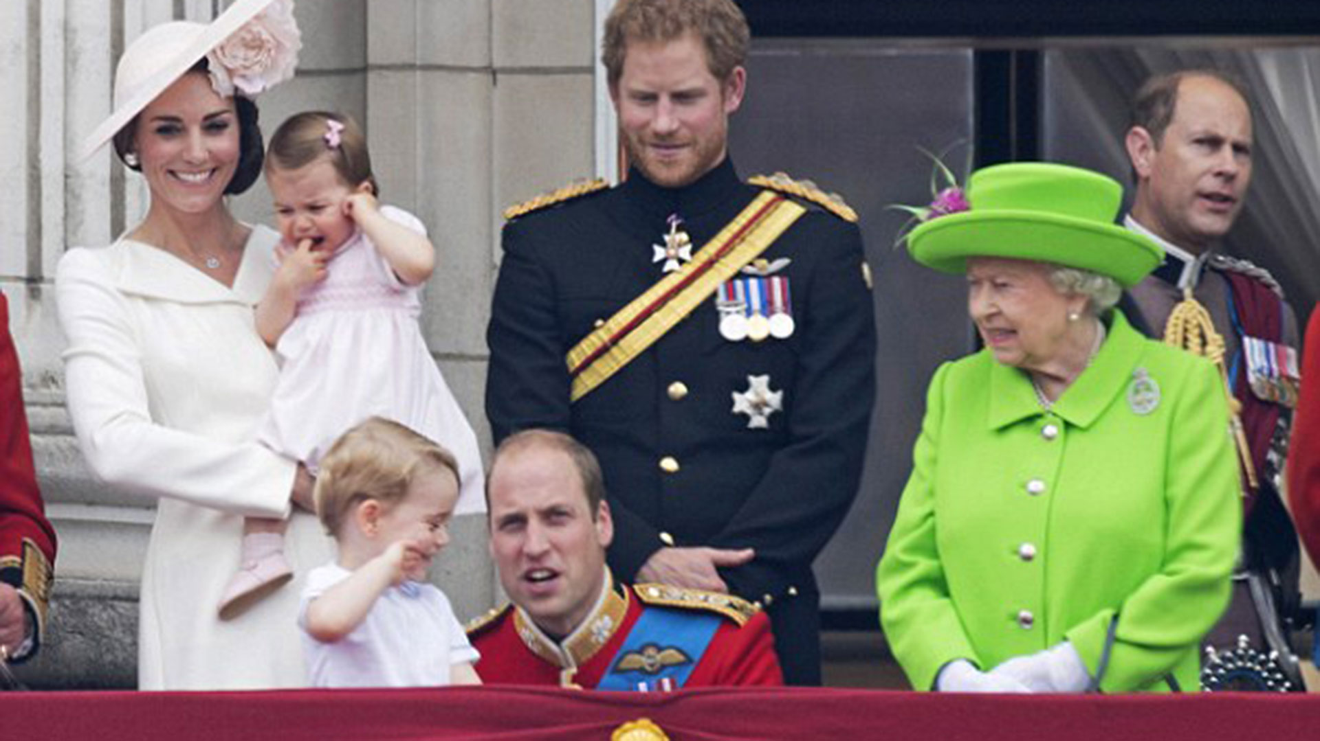 La reina Isabel tiene la custodia legal de todos sus bisnietos