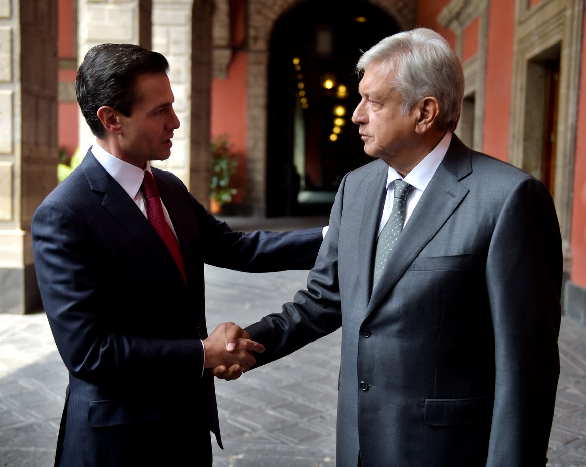 EPN cada vez con menos poder; AMLO ya maneja la Agenda Política de México