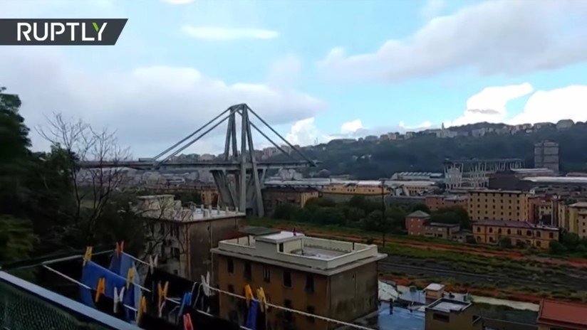 VIDEO | Graban a vehículos a punto de caer al vacío tras el derrumbe del puente en Génova