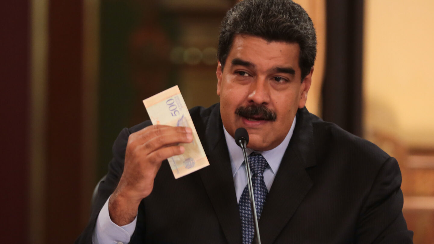 El régimen de Maduro anunció que multiplicará por 34 el salario mínimo en un confuso plan de reformas |