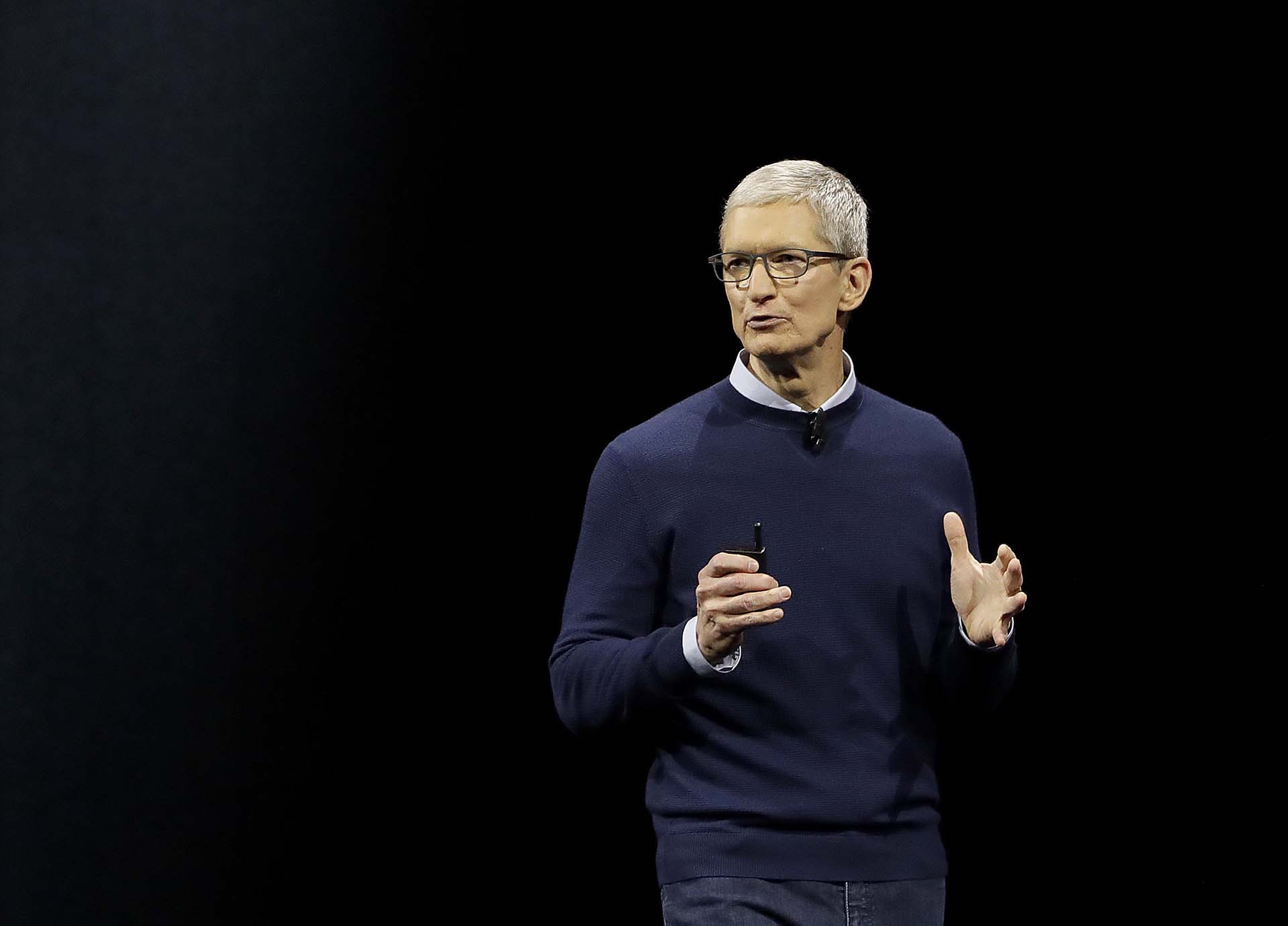 Tim Cook, CEO de Apple, informó que los accionistas de Apple ganaron 2,34 dólares por título, un importe superior a los 2,18 dólares por acción que habían proyectado los analistas de Wall Street