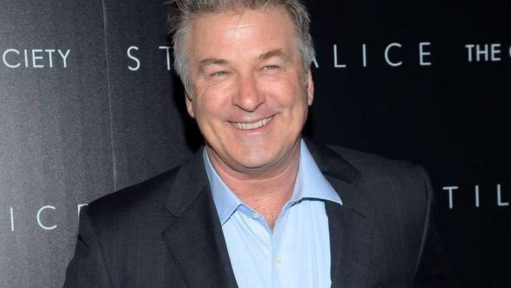 Alec Baldwin vio una sexy foto de su hija y expresó su “ira”. Con pocas palabras le quitó el podio