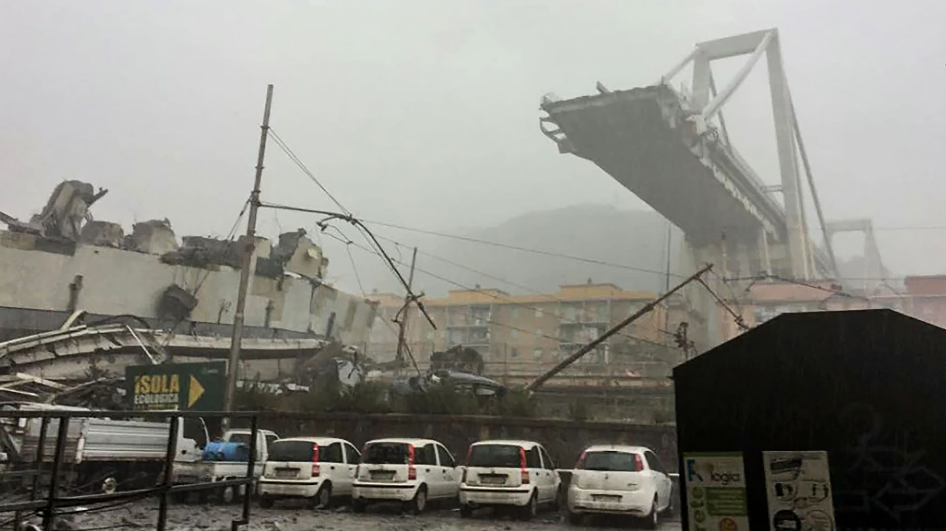 Así quedó el puente (AFP)