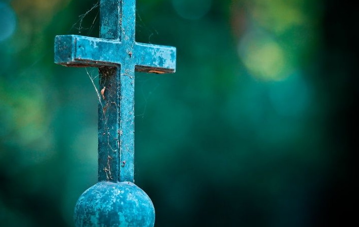 MUERE dentro de un ataúd durante ritual religioso
