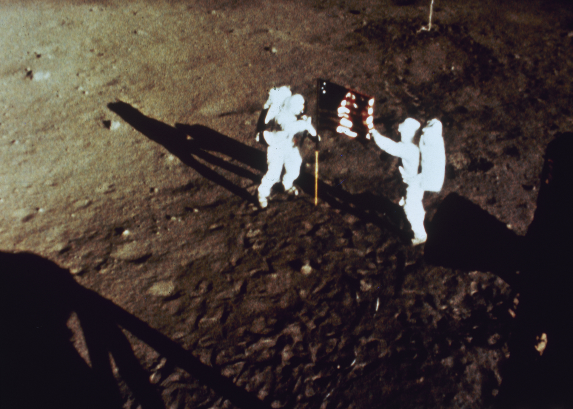 Los astronautas Neil Armstrong y Edwin Aldrin sobre la superficie lunar en la misión del Apolo 11, julio de 1969. (NASA/The LIFE Picture Collection/Getty Images)