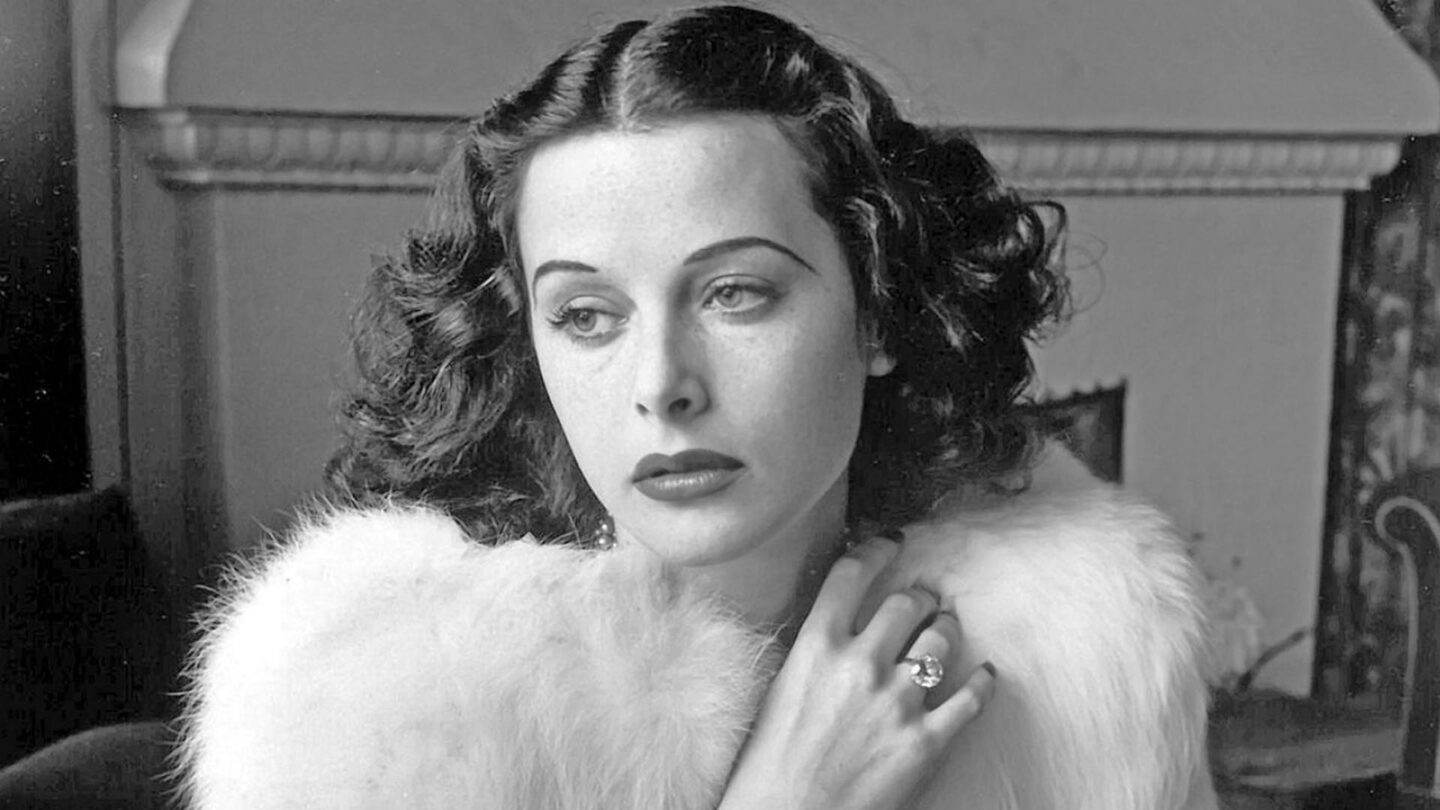 Hedy Lamarr la bellísima actriz que escapó de un matrimonio nazi y se convirtió en inventora espía y precursora del Wi Fi |