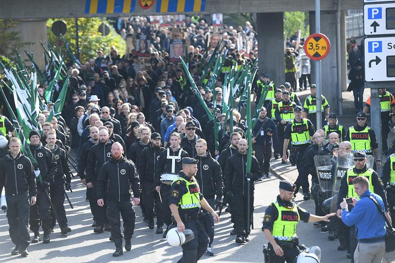 Marcha del Movimiento de Resistencia Nórdico en el centro de Gotemburgo, en Suecia, el 30 de septiembre de 2017.(Fredrik Sandberg/TT News Agency via REUTERS)