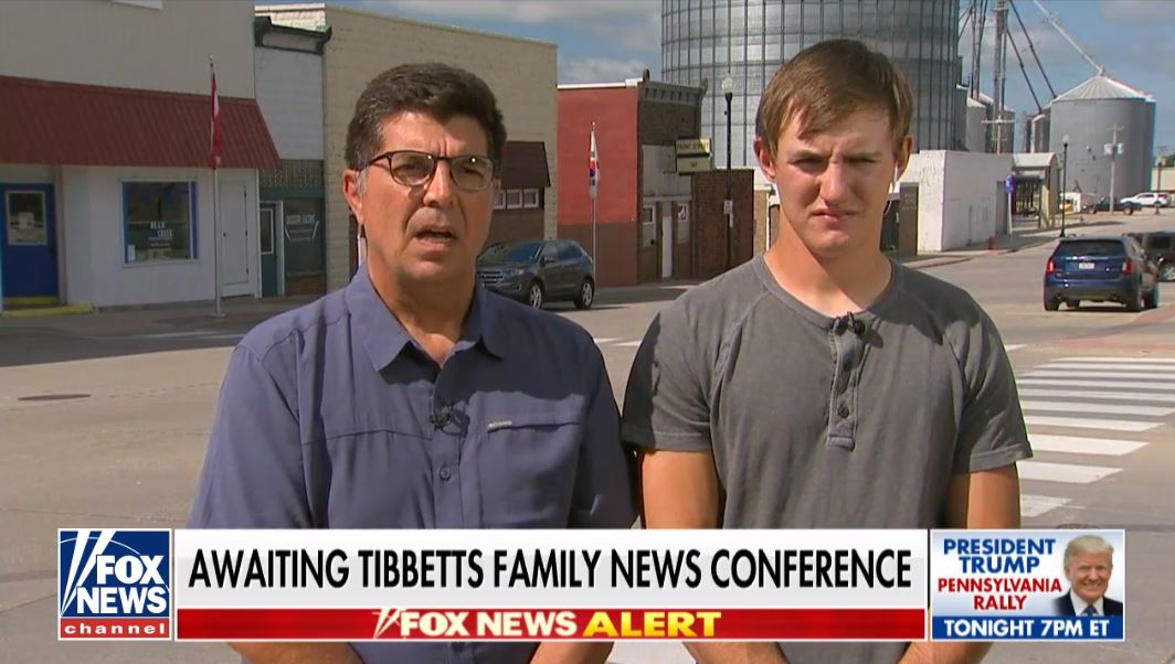 Rob Tibbetts y Dalton Jack, padre y novio de Mollie, durante una entrevistas con Fox News