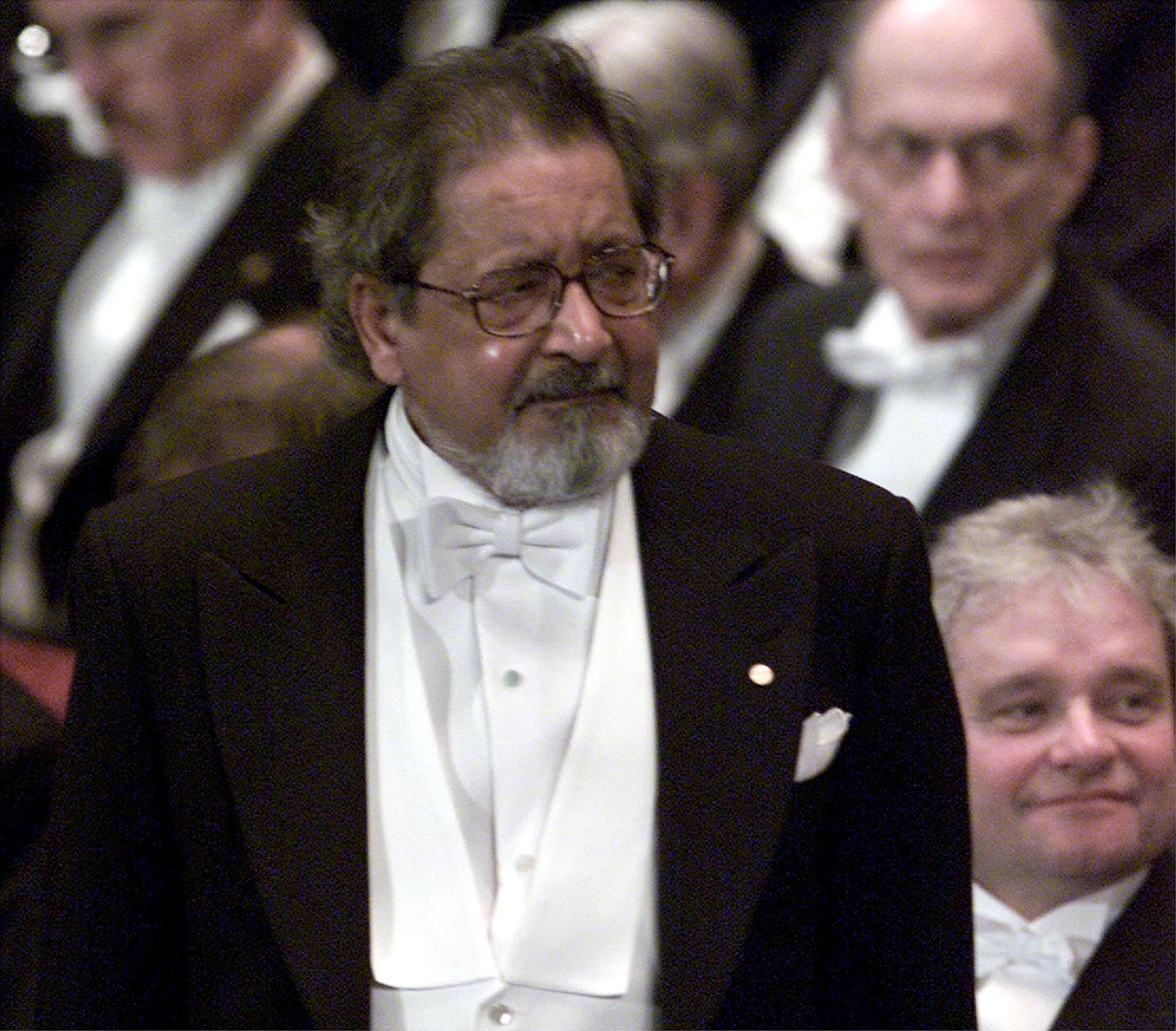 V.S. Naipaul el día que recibió el Premio Nobel de Literatura