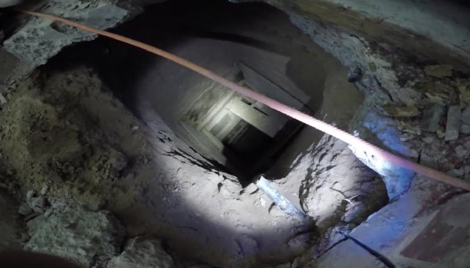 Encontraron un narcotúnel debajo de un restaurante de pollo frito en la frontera entre EEUU y México