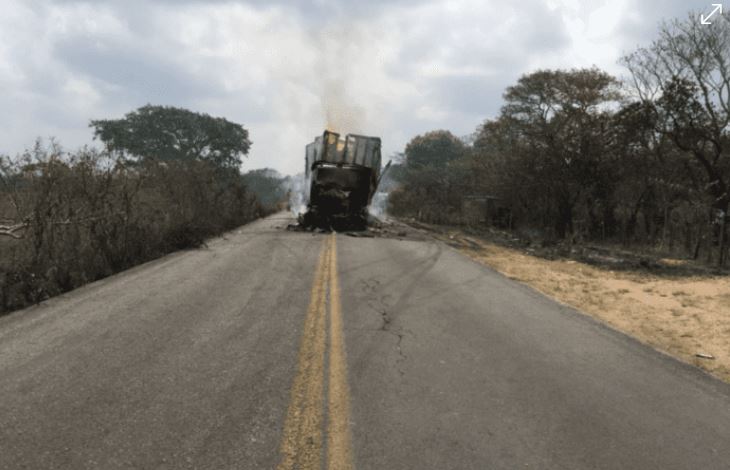 Cinco integrantes de una familia mueren calcinados en choque