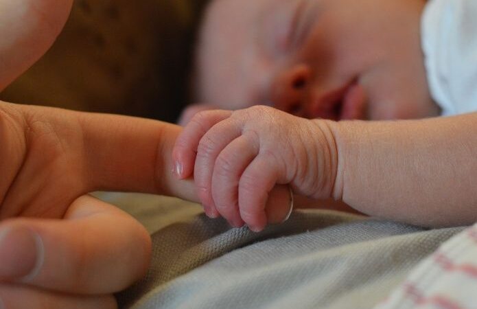 El tormento de una madre al ver a su bebé con piel de ‘serpiente’