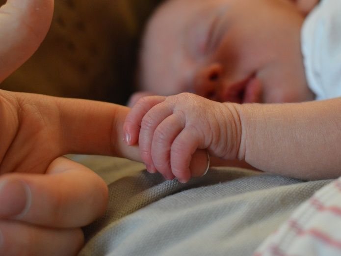 El tormento de una madre al ver a su bebé con piel de ‘serpiente’