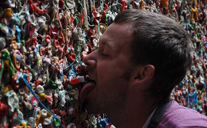 La CDMX recolectará chicles en las calles para reciclarlos