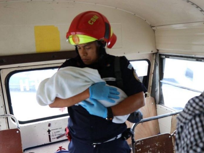 MISERABLES | Abandonan a recién nacido en autobús urbano