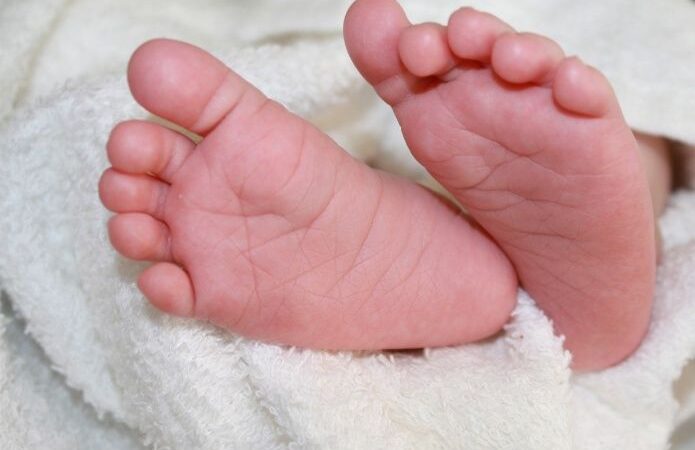 Abandonan a bebé en carriola por un motivo desgarrador