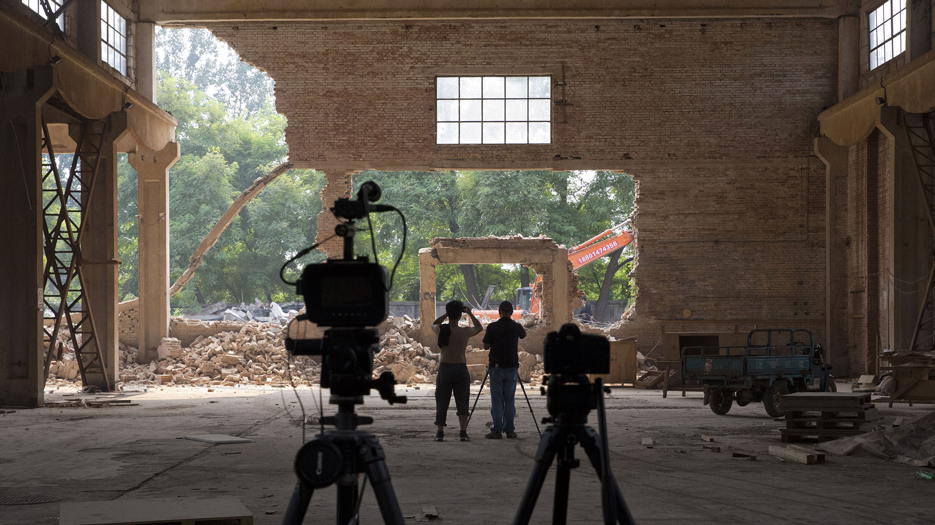 Trabajadores filmaron la destrucción (AP Photo/Ng Han Guan)