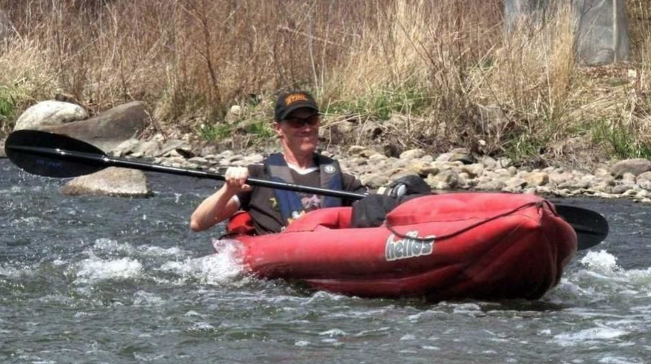 Doug Bosco, en otro momento de su pasión por el kayak, esta vez en el río Wisconsin.